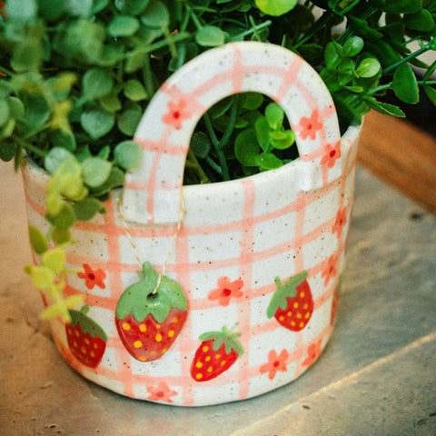 April | Market Day Berry Basket Vase