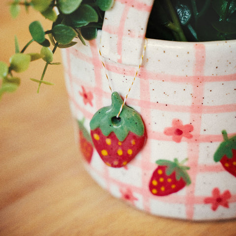 April | Market Day Berry Basket Vase