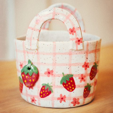 April | Market Day Berry Basket Vase